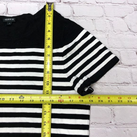 Torrid Women Size 2 Black & White Stripe Sweater-Knit Short Shift Dress B226 -10 - Picture 4 of 14